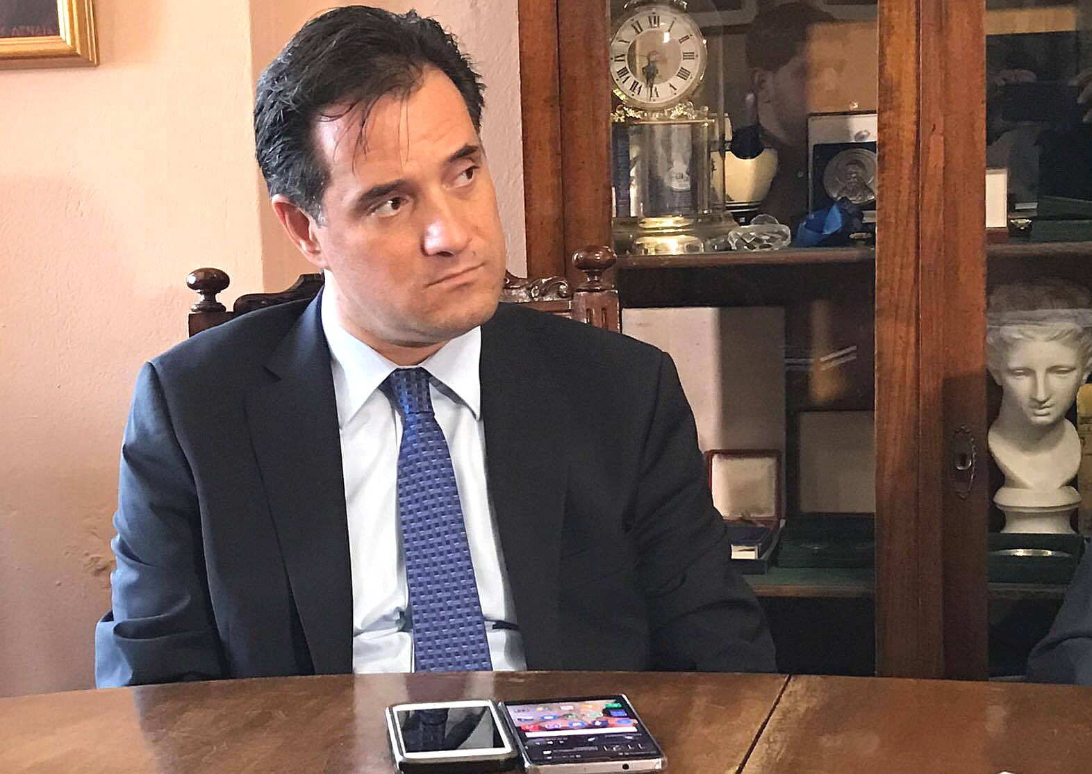 Ο Άδωνις και το ιδεοληπτικό του μένος για τον Ερημίτη