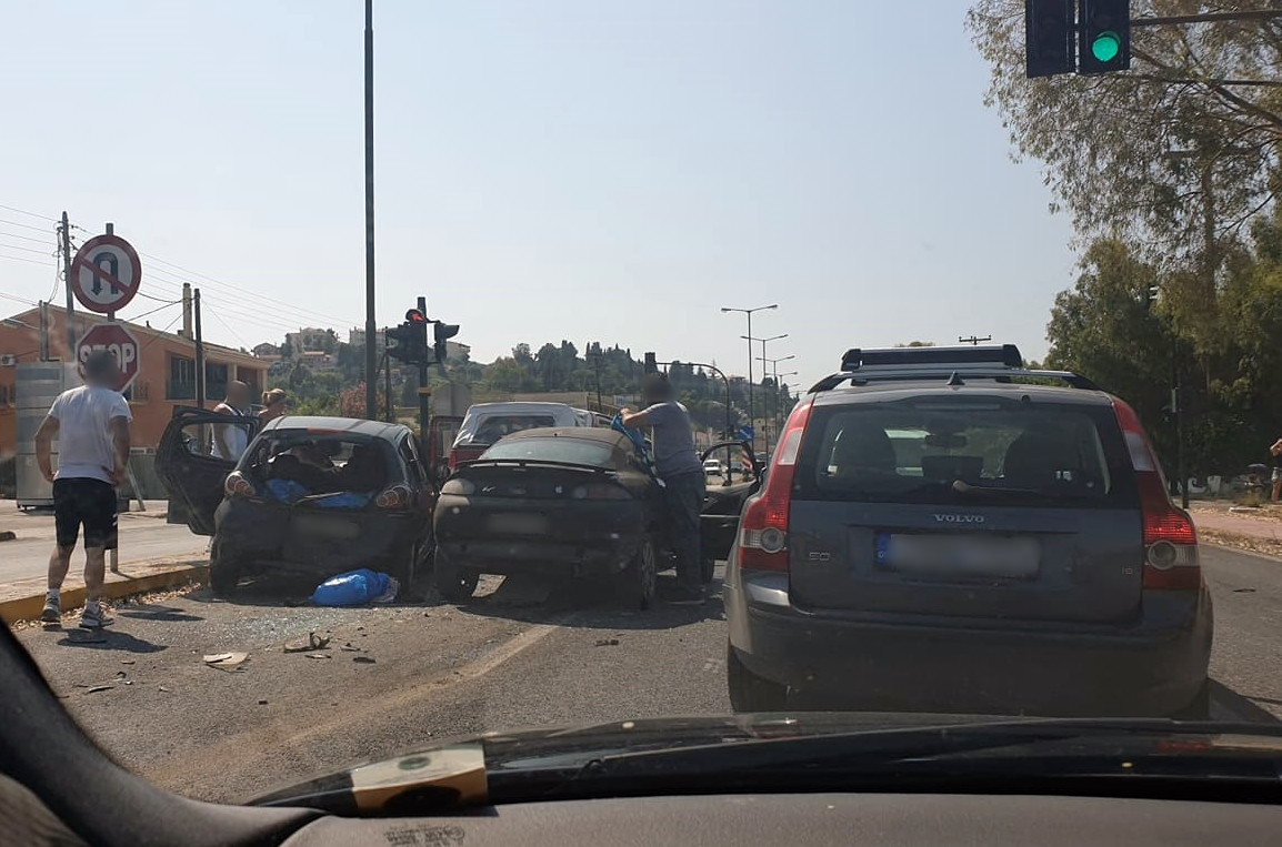 Καραμπόλα στις Αλυκές