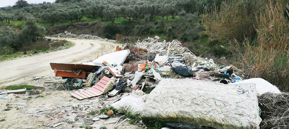 Σε μαύρο χάλι οικόπεδα - χωματερές σε όλη τη Ζάκυνθο (φωτορεπορτάζ)