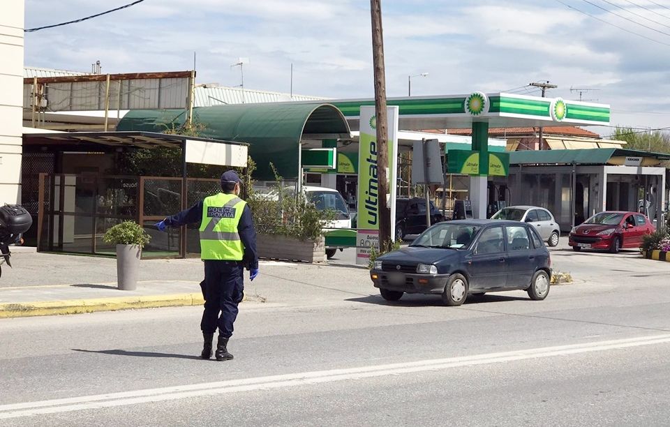 75 πεζοί και 36 οδηγοί «εισέπραξαν» χθες πρόστιμο στην Κέρκυρα