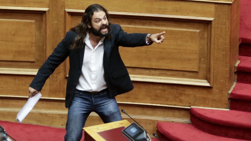 Αγρια καταδίωξη του Μπαρμπαρούση στην Εθνική οδό - Κρύφτηκε και αναζητείται