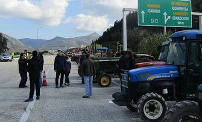Αγροτικά μπλόκα και στους δρόμους της Ηπείρου
