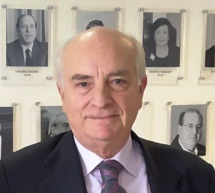 Ο γ.γ. του Υπουργείου Παιδείας, Γιώργος Βούτσινος, στην παρέλαση της 28ης Οκτωβρίου