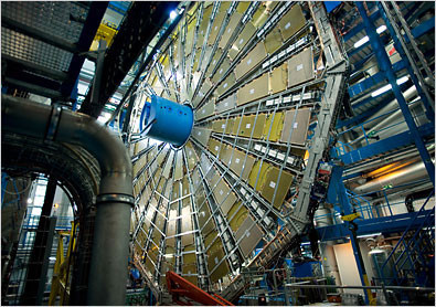 Η έκθεση «Ο Κόσμος του CERN» στο Φουαγιέ του Δημοτικού Θεάτρου