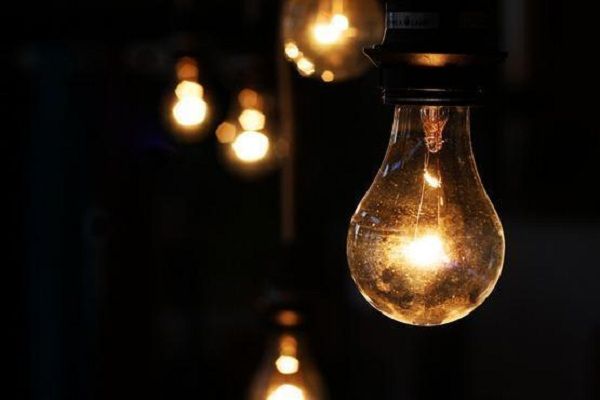 Χωρίς ηλεκτρικό ρεύμα λόγω πτώσης δένδρου