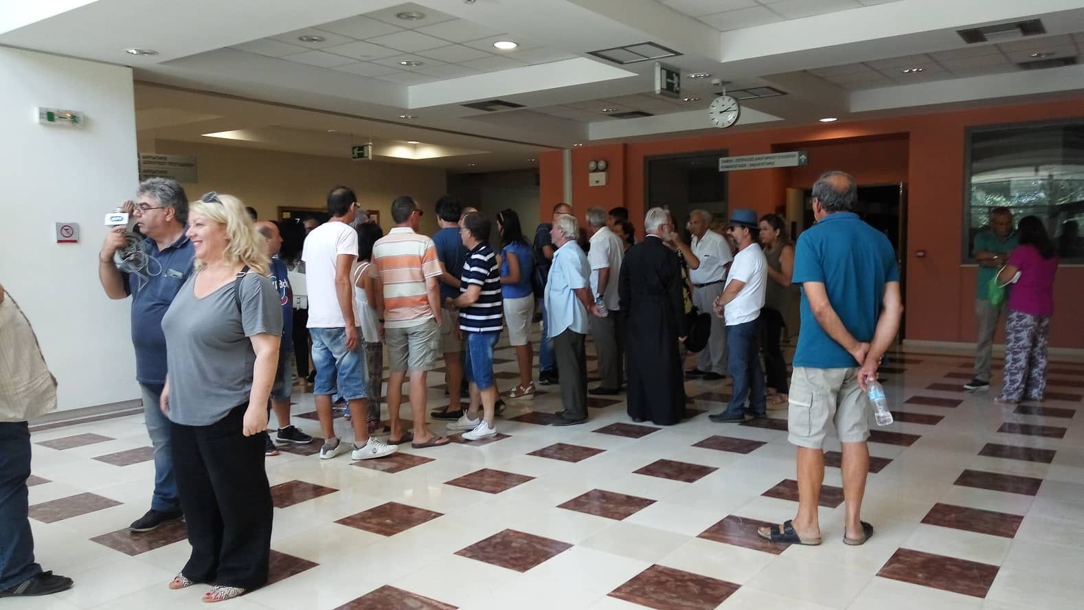 Ελεύθεροι με περιοριστικούς όρους