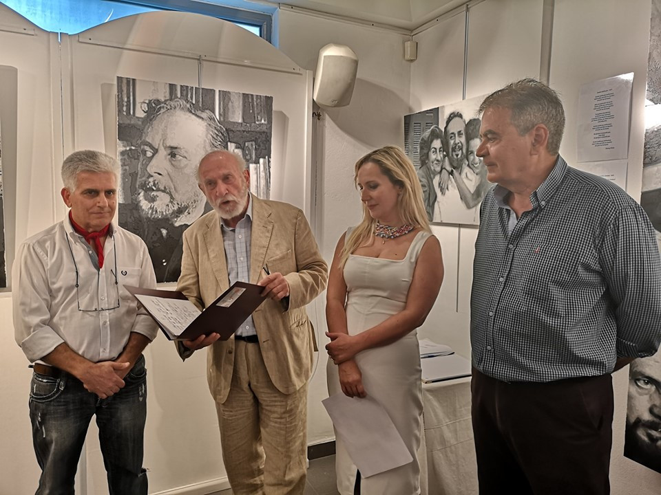 Πραγματοποιήθηκαν τα εγκαίνια της έκθεσης ζωγραφικής του Φώτη Μανιού «Γιάννης Ρίτσος» (photos)