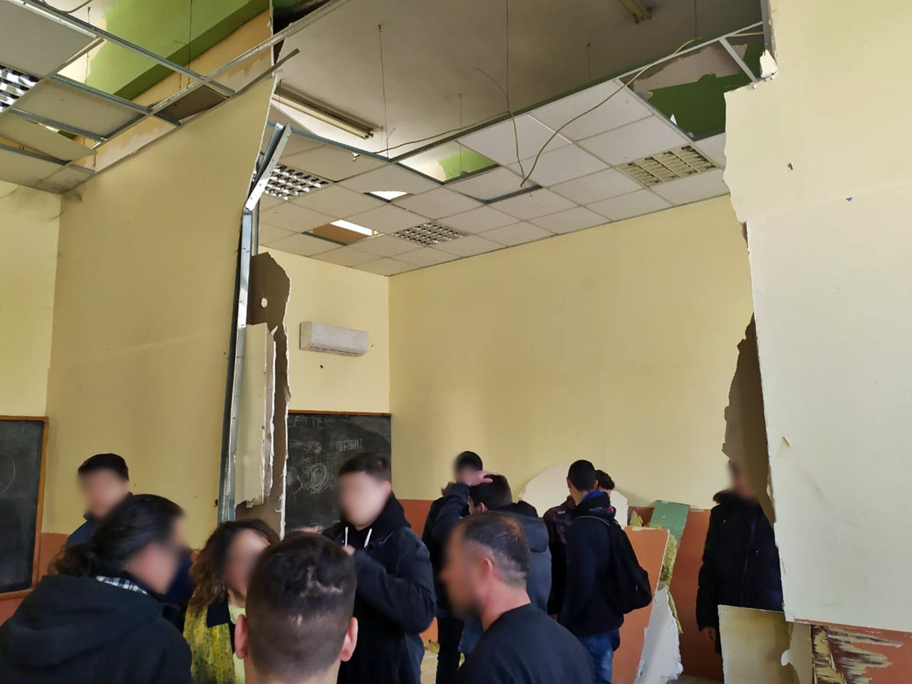 Βανδαλισμοί στο σχολικό κτήριο Μαντουκιού, επί τόπου ο Περιφερειακός Διευθυντής Εκπαίδευσης (photos)