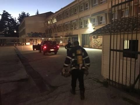 Φωτιά από βραχυκύκλωμα στα Γενικά Λύκεια (φωτορεπορτάζ)