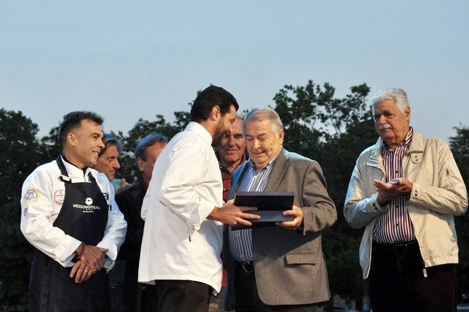 Corfu Food and Wine Festival presents award to distinguished chef Nikos Sarantos