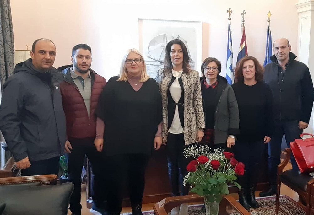 Οι εργαζόμενοι του Κέντρου Δημιουργικής Απασχόλησης ΑμΕΑ στο γραφείου της Δημάρχου