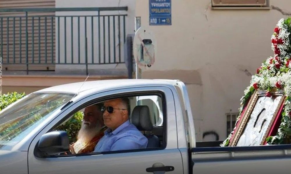 Με αγροτικό η περιφορά εικόνας στο Αίγιο - Πρόστιμα & αφαίρεση πινακίδων