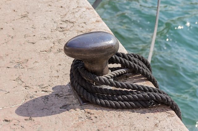 Παράταση των μέτρων στήριξης για τους ναυτικούς ημερόπλοιων ζητούν Αυλωνίτης και Σαντορινιός