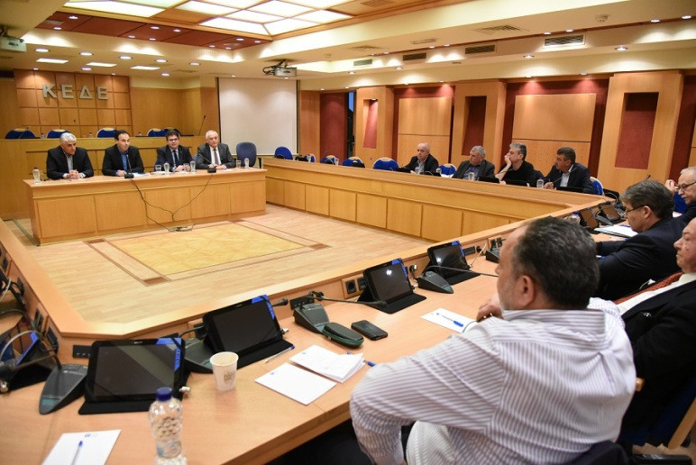 Σύσκεψη ΠΕΔΙΝ-ΚΕΔΕ για τα προβλήματα της Αυτοδιοίκησης