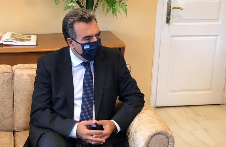 Το επιχείρημα, θα τα κάναμε εμείς αλλά δεν προλάβαμε, δεν πείθει, λέει ο Κόνσολας στον Αυλωνίτη
