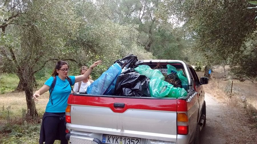 Πλούσια η «σοδειά» της ομάδας των Λιαπάδων που καθάρισε τα μονοπάτια Κουρκουλή (photos)
