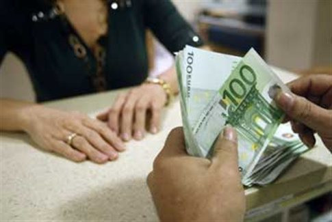 Απάτες χιλιάδων ευρώ από 54χρονη δήθεν συνεργάτη τράπεζας