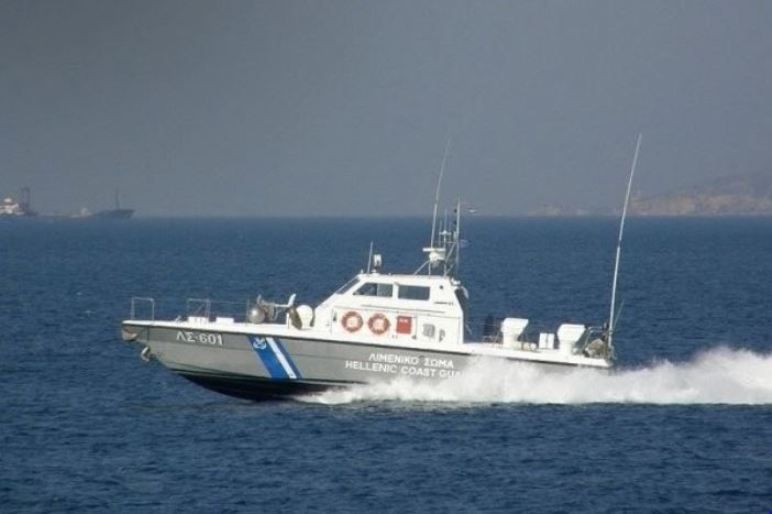 Ημιβύθιση σκάφους στο λιμάνι Μπενιτσών