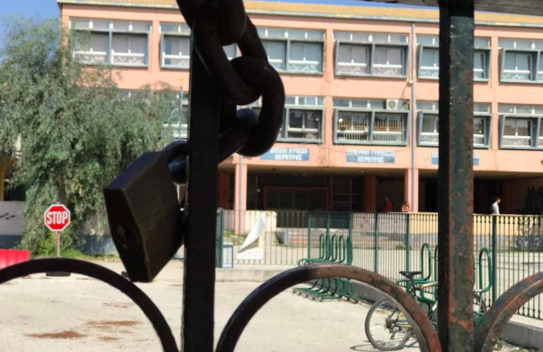 Δάσκαλοι: «Δεν θα γίνουμε... online χωροφύλακες των μαθητών!»