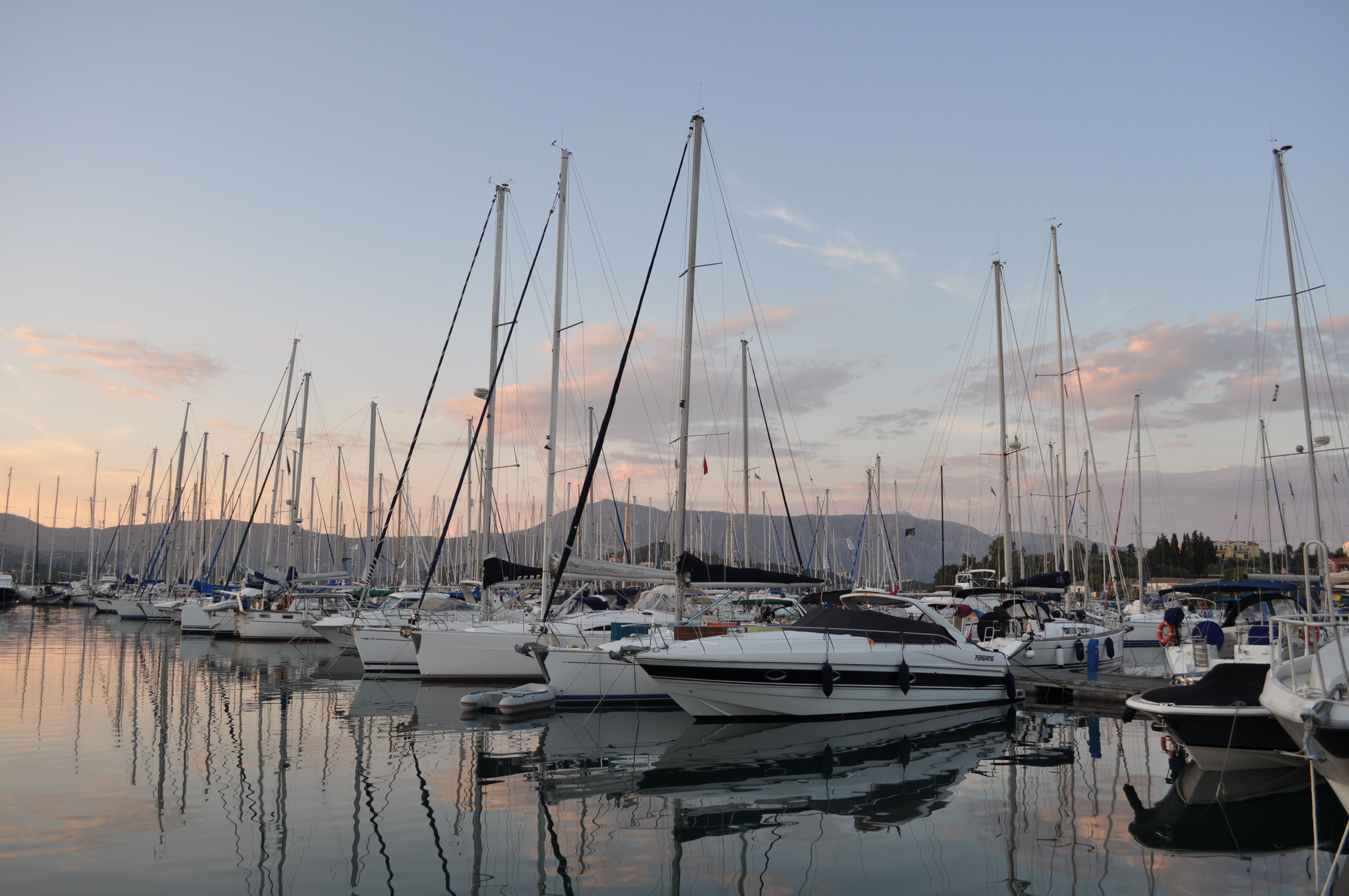 «Άλλαξε σημαία» (και) η μαρίνα των Γουβιών