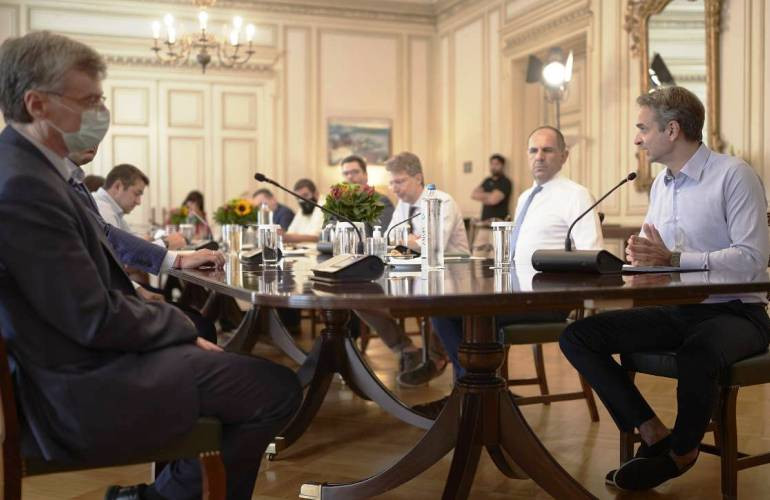 Με το βλέμμα στραμμένο στα σύνορα & τα ορφανά κρούσματα