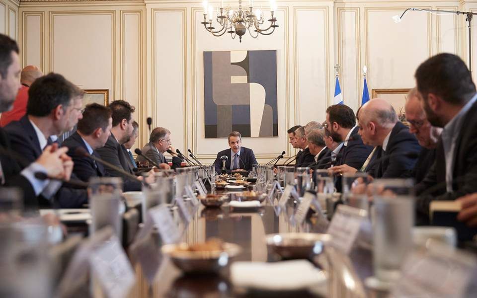 Μητσοτάκης σε Περιφερειάρχες: «Θέλω αλληλεγγύη στο Μεταναστευτικό»