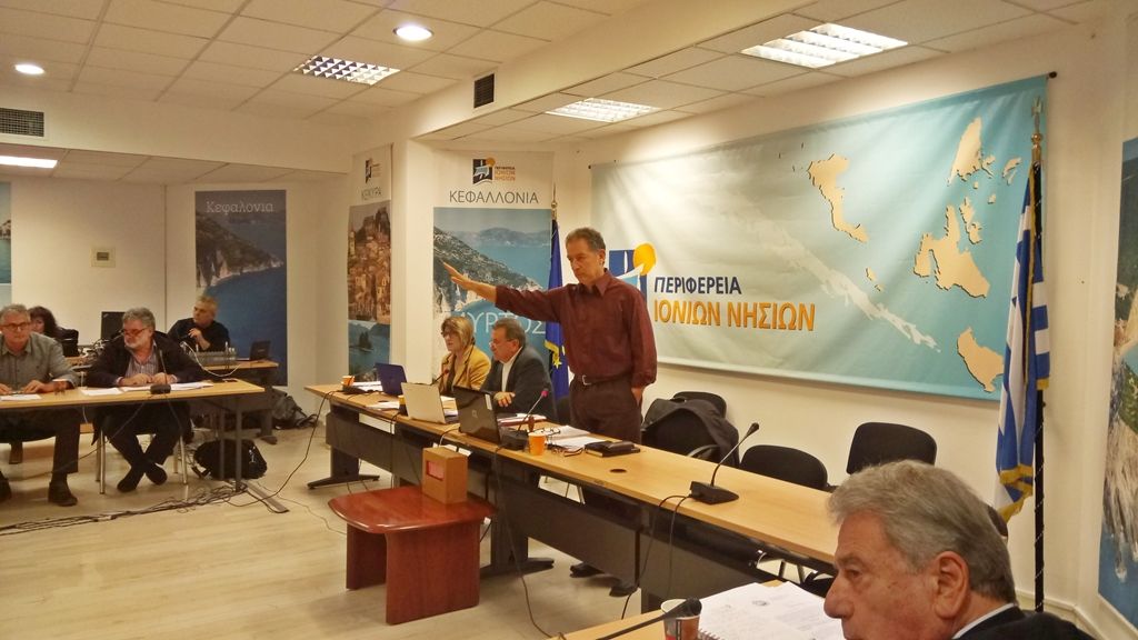 Γυαλιά-καρφιά στο Περιφερειακό για τον ΠΕΣΔΑ (φωτό)
