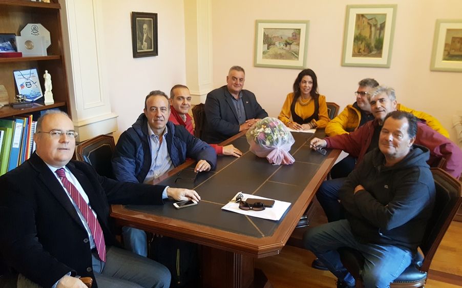 «Θα προχωρήσει η παραχώρηση του παραλιακού μετώπου» είπε η Υδραίου στον ΝΑΟΚ