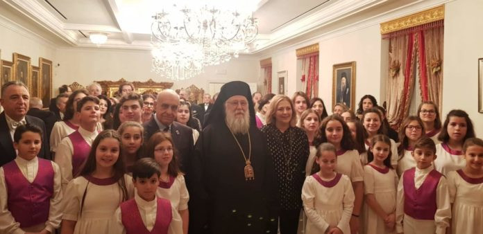 Ο Εσπερινός της Παραμονής Χριστουγέννων & τα κάλαντα στον Μητροπολίτη Νεκτάριο (photos)