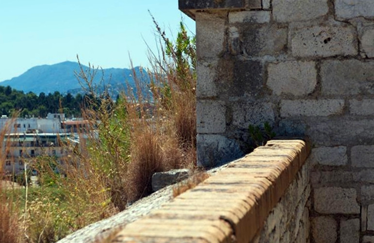 Στην επέτειο της πρώτης φωτιάς, ανθρώπινο χέρι άναψε και τη δεύτερη στο Νέο Φρούριο!