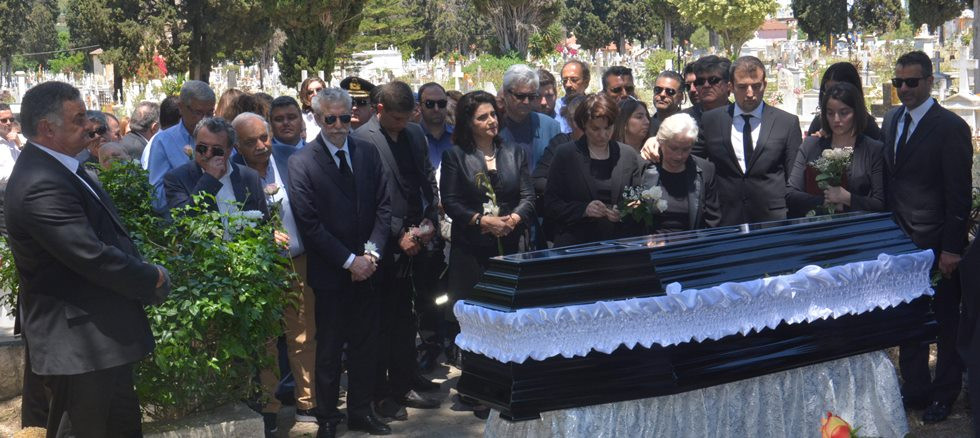 Το τελευταίο «αντίο» στον Λευτέρη Νιοτόπουλο (photos)