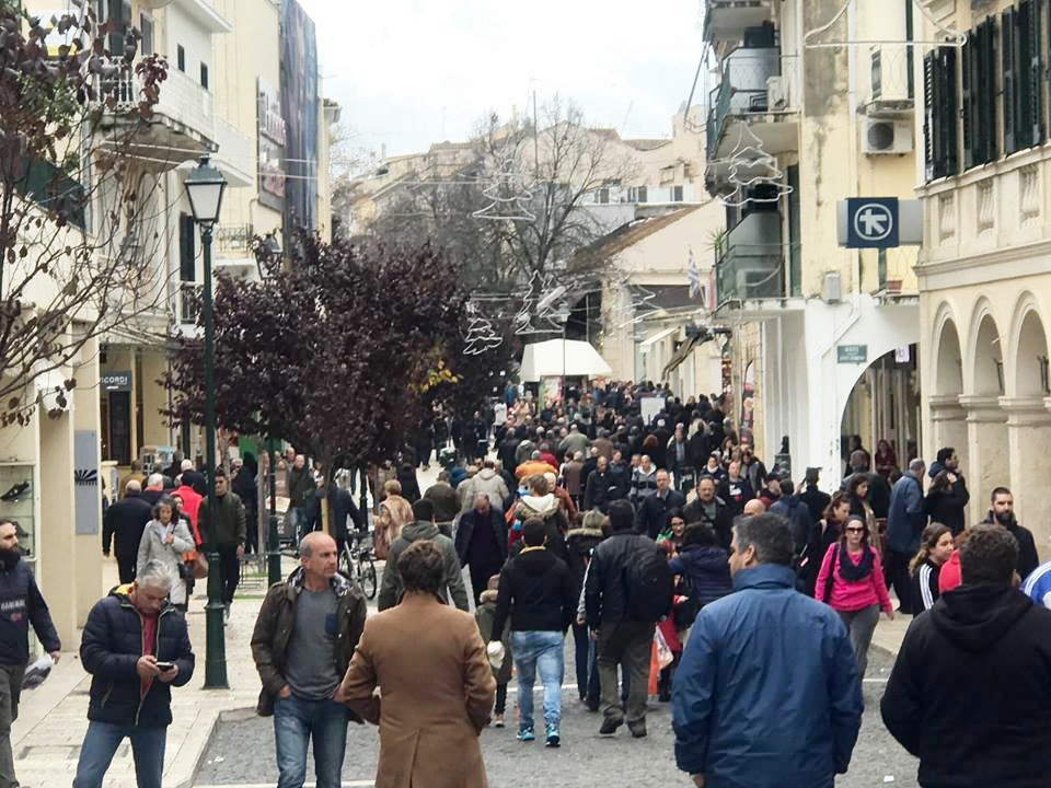 Πτώση του τζίρου την εορταστική περίοδο είδε ο Εμπορικός Σύλλογος Κέρκυρας