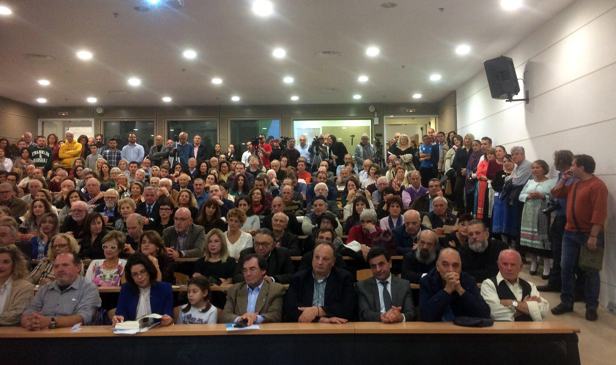 Θερμά αγκάλιασαν οι Κερκυραίοι το βιβλίο του Στέφανου Πουλημένου «Τα τραγούδια της Κέρκυρας»
