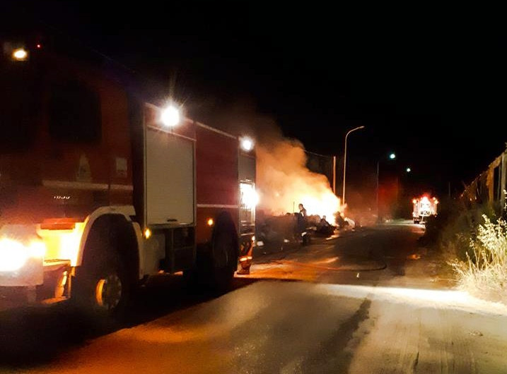Ξανά φωτιά σε σκουπίδια στη Ρόδα, άλλη μια στους Γαρδελάδες