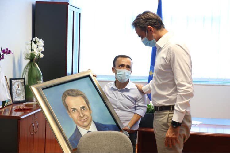 Η επίσκεψη του Πρωθυπουργού στο Νοσοκομείο Κέρκυρας και το δώρο του Διοικητή Λ. Ρουμπάτη