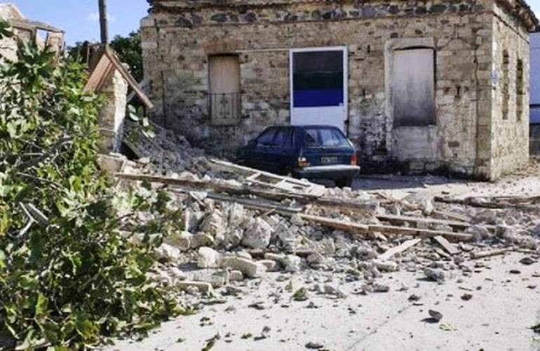 Νεκρά δύο παιδιά που καταπλακώθηκαν από τοίχο μετά το σεισμό στη Σάμο