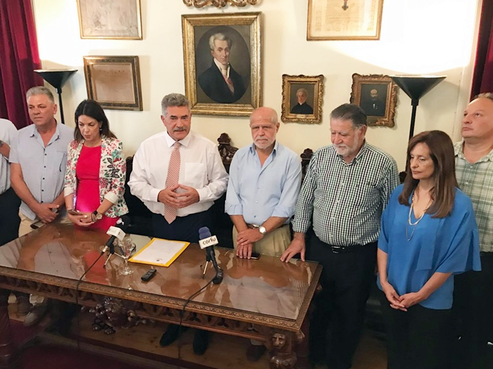 Νικολούζος προς νέους δημάρχους Κέρκυρας: Συνεργαστείτε! (video)