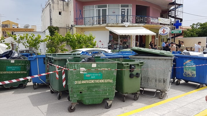 Διαμαρτυρία επαγγελματιών στο Σιδάρι για τα αμάζευτα σκουπίδια