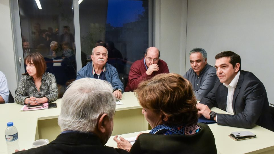 Μαζικά τεστ και επίταξη των ιδιωτικών νοσηλευτηρίων, ζητάει η Πολιτική Γραμματεία του ΣΥΡΙΖΑ