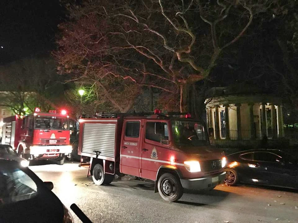 Φωτιά στο Μνημείο του Μαίτλαντ (Στέρνα) στην Πάνω Πλατεία