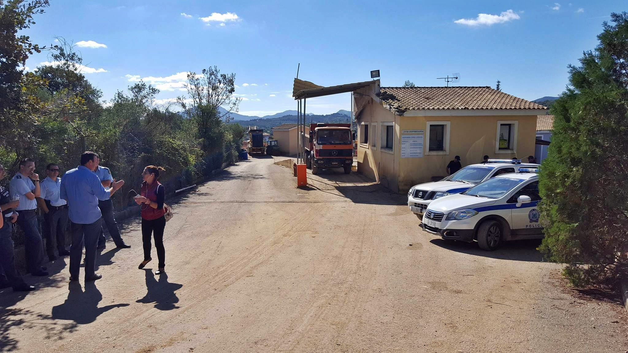 Η Αστυνομία κρατάει ανοικτό το Τεμπλόνι (video)