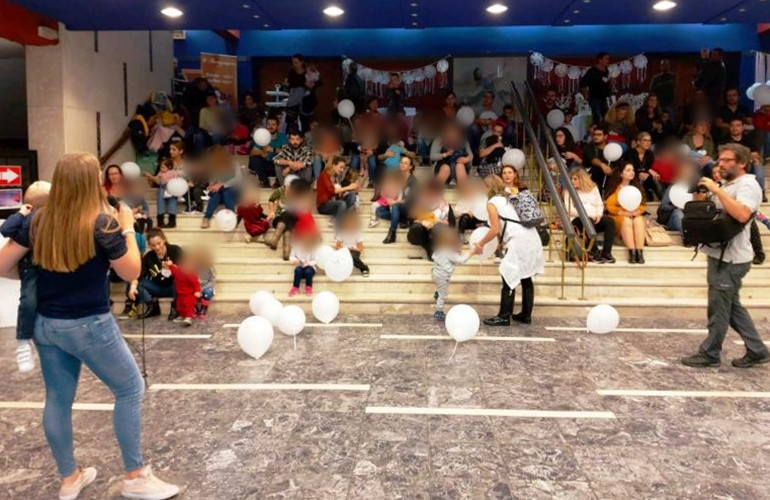 Θήλασαν -και φέτος- δημόσια τα μωρά τους... (photos)