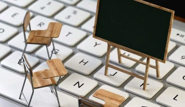 Μέσω internet τα φροντιστήρια για δυο εβδομάδες, και βλέπουμε