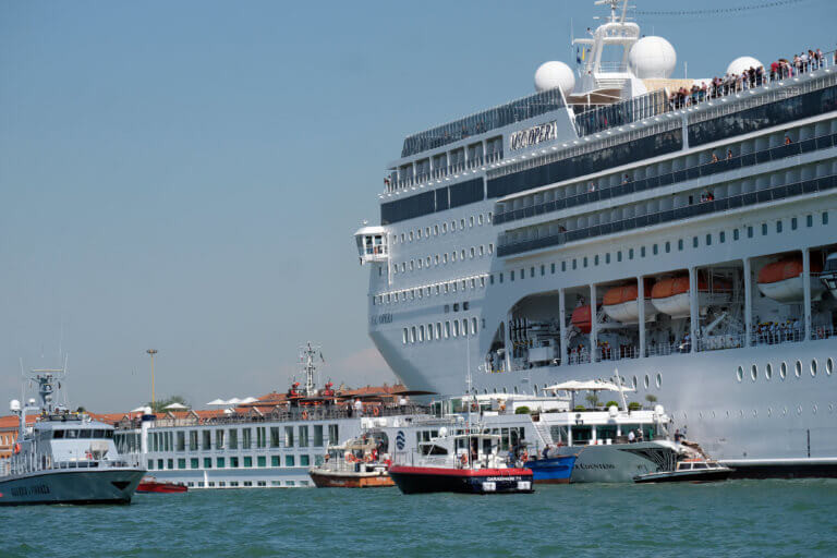 Ακυρώνεται ξανά η προσέγγιση του MSC Opera - Δεμένο στη Βενετία
