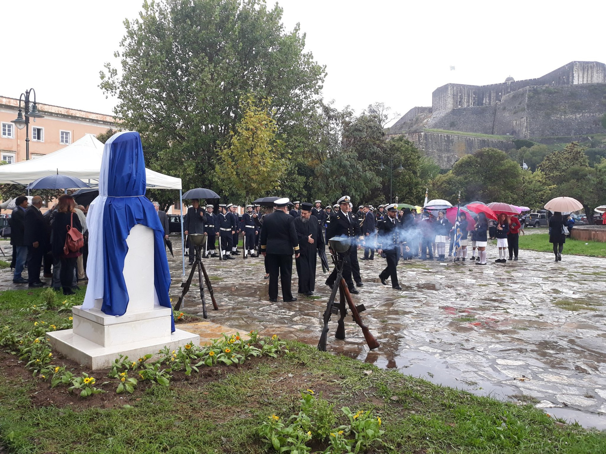 Έγιναν τα αποκαλυπτήρια της προτομής του Κερκυραίου ήρωα Λευτέρη Χανδρινού (video-photos)