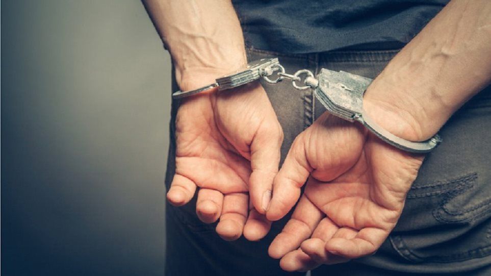 Χειροπέδες σε πέντε για κάνναβη, χάπια και δενδρύλλια σε Κέρκυρα & Κεφαλονιά