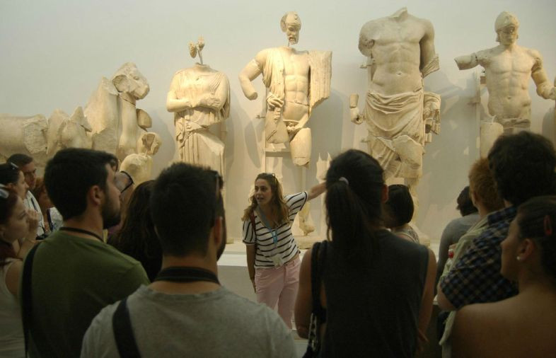Μέχρι τις 11 Σεπτεμβρίου οι αιτήσεις για τη Σχολή Ξεναγών στην Κέρκυρα