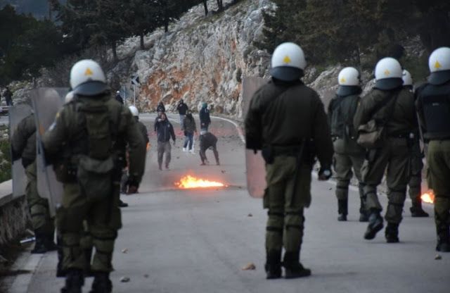 Στο σκαμνί 29 Χιώτες για τις επιθέσεις εναντίον αστυνομικών