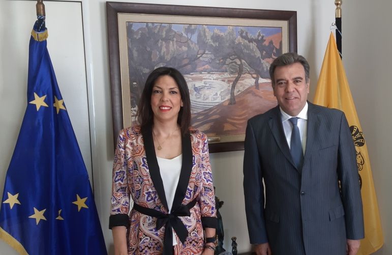 Έρχεται Κέρκυρα (και) για τη Σχολή Ξεναγών ο Μάνος Κόνσολας